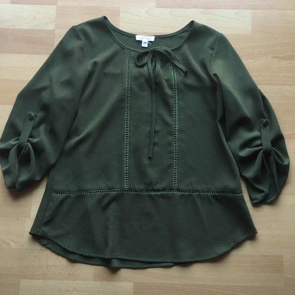 Flowy mid long sleeve shirt